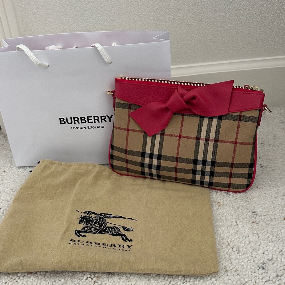 Authentic Burberry Beige Crossbody with Pink Bow Trim - Picture 2 of 13